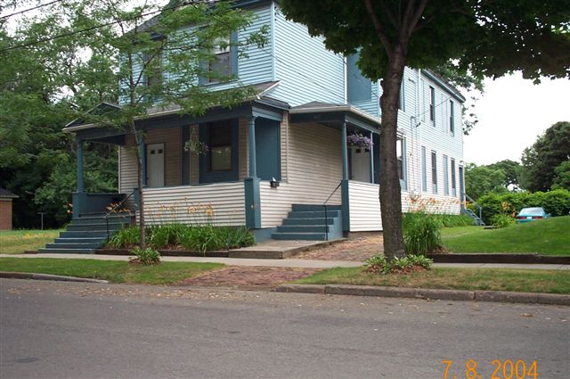 TD1 – 220 West 3rd Street #1